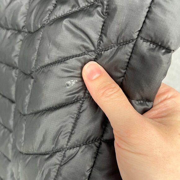 The North Face Mens Thermoball Trekker Vest Size M Black Quilted Puffer FLAW - Picture 9 of 16